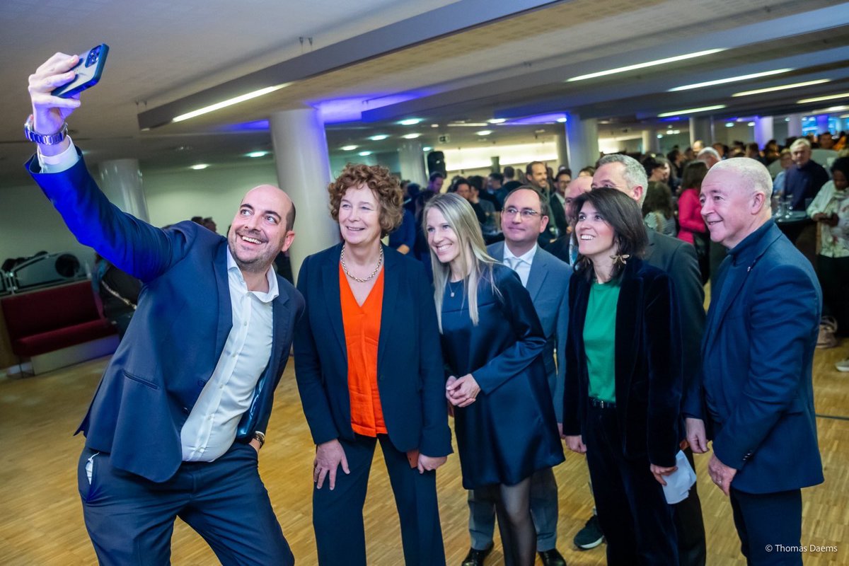 Inclusion, ambition et convergence! Les trois piliers de mon action avec l’administration du digital ces trois dernières années. 💪

🎯 L’objectif : mettre le citoyen au centre de l’attention en développant des outils simples, accessibles et cohérents pour les procédures