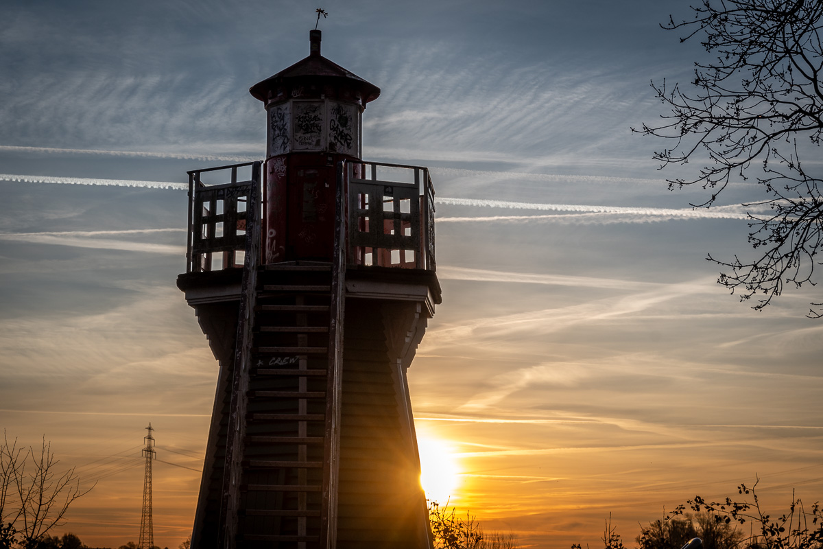 Bunthäuser Spitze
An der südöstlichsten Spitze der Insel Wilhelmsburg teilt sich die Elbe in die Norder- und die Süderelbe.
Impressionen eines Wintersonnenaufgangs Ende Januar