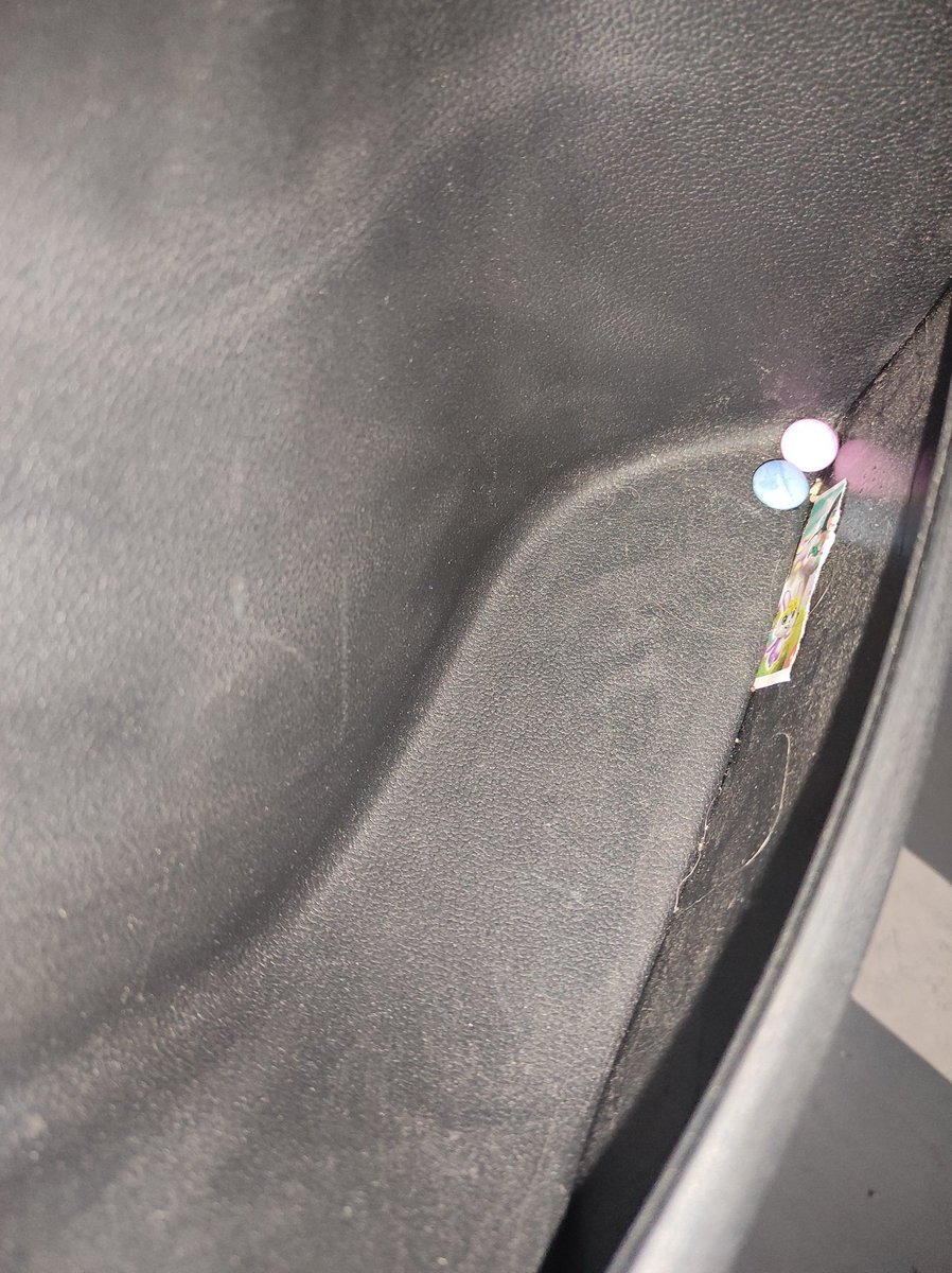 josselogo's tweet photo. @RecordGo ste s el lamentable estado n el q el pasado dia25, me entregaron un vehiculo, lo recogí de noche, obvio que no lo viera y al día siguente ya estaba bastante lejos y son ninguna oficina cercana, parabrisas sucisimo, en fin en marzo tendré que buscar otra empresa, de pena https://t.co/1yaLfQwamW