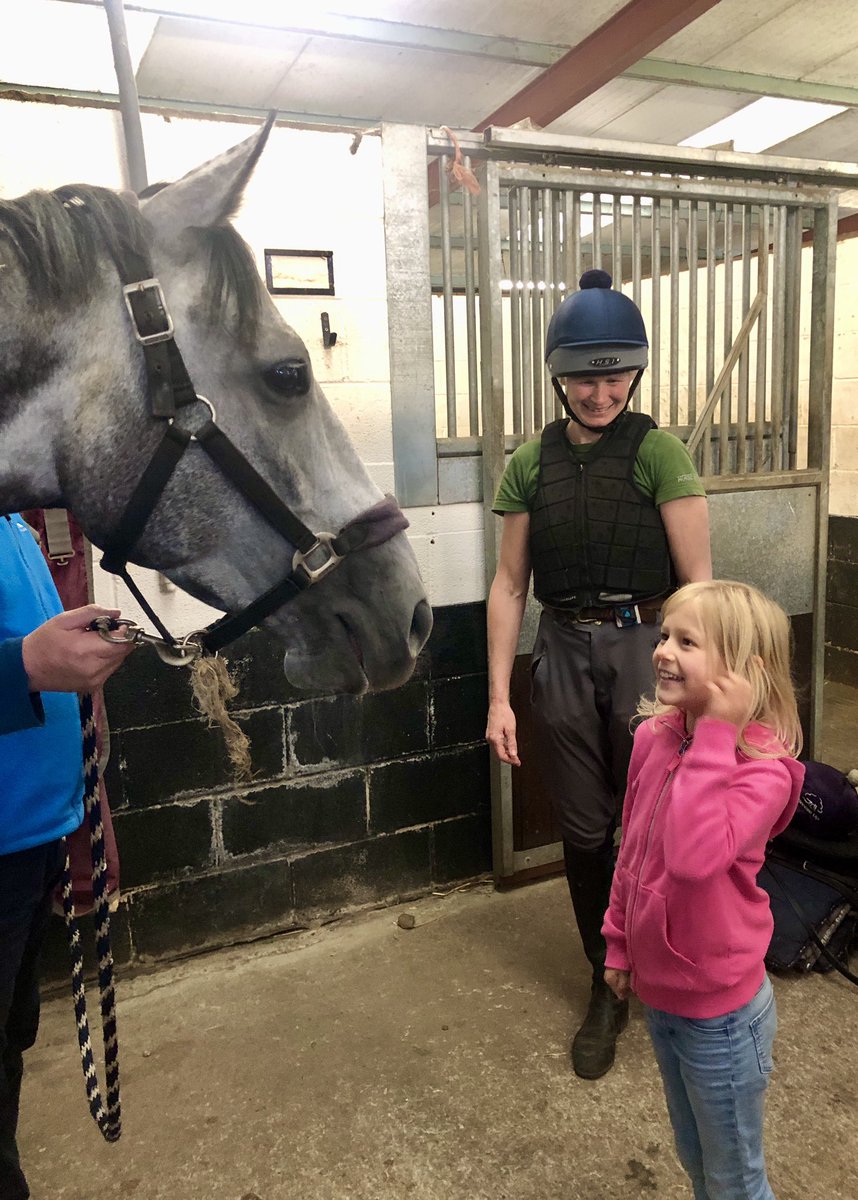 RobinHoodRacing's tweet photo. Im off to @Southwell_Races tonight and here I am receiving a final word of encouragement from my youngest fan. See you at the races ❤️Boycie #kathstoyboy https://t.co/LiKbJtMNrV