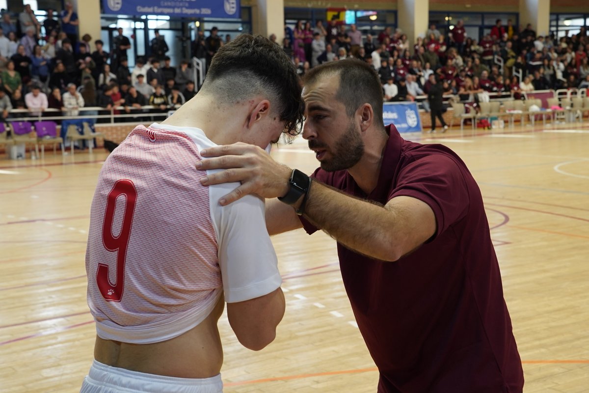 ffrm_se's tweet photo. 😪 No hay consuelo cuando caes en una final, pero chicos no os fijéis en lo que habéis perdido sino en lo que os queda por ganar.

#VamosFFRM / #Sub16FS https://t.co/uU2xhrKYD6