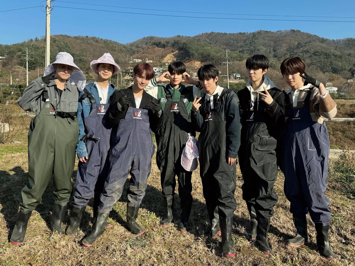 _AMPERSANDONE_'s tweet photo. [📸] BOY MANSION (뽀이맨숀) EP.04 고추밭에서 생긴 일 (What happened in the farm)

🔗 https://t.co/vwJ0DBsU2d

#앰퍼샌드원 #AMPERSANDONE #BOYMANSION #뽀이맨숀 https://t.co/nmwhAogNGN