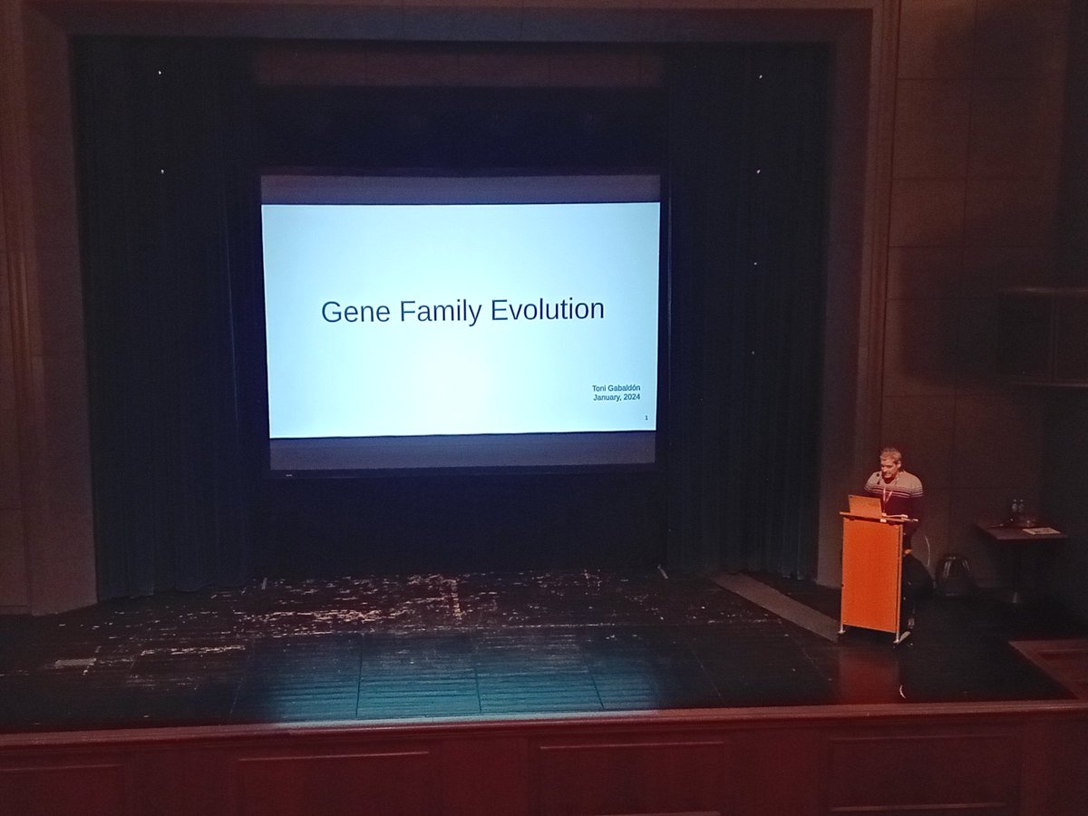 This morning, @toni_gabaldon is talking about gene family evolution. #evomics2024