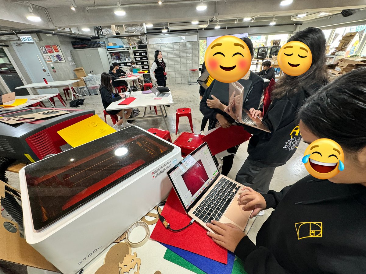 CoraEdTech's tweet image. Had a blast leading a sustainable red envelope project in #Chinese classes. Students explored cultural significance while brainstorming eco-friendly fixes to the waste. Their #creativity in this #makered activity was off the charts! #edtech #SustainableCulture #Innovation