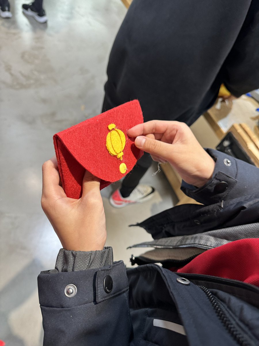 CoraEdTech's tweet image. Had a blast leading a sustainable red envelope project in #Chinese classes. Students explored cultural significance while brainstorming eco-friendly fixes to the waste. Their #creativity in this #makered activity was off the charts! #edtech #SustainableCulture #Innovation
