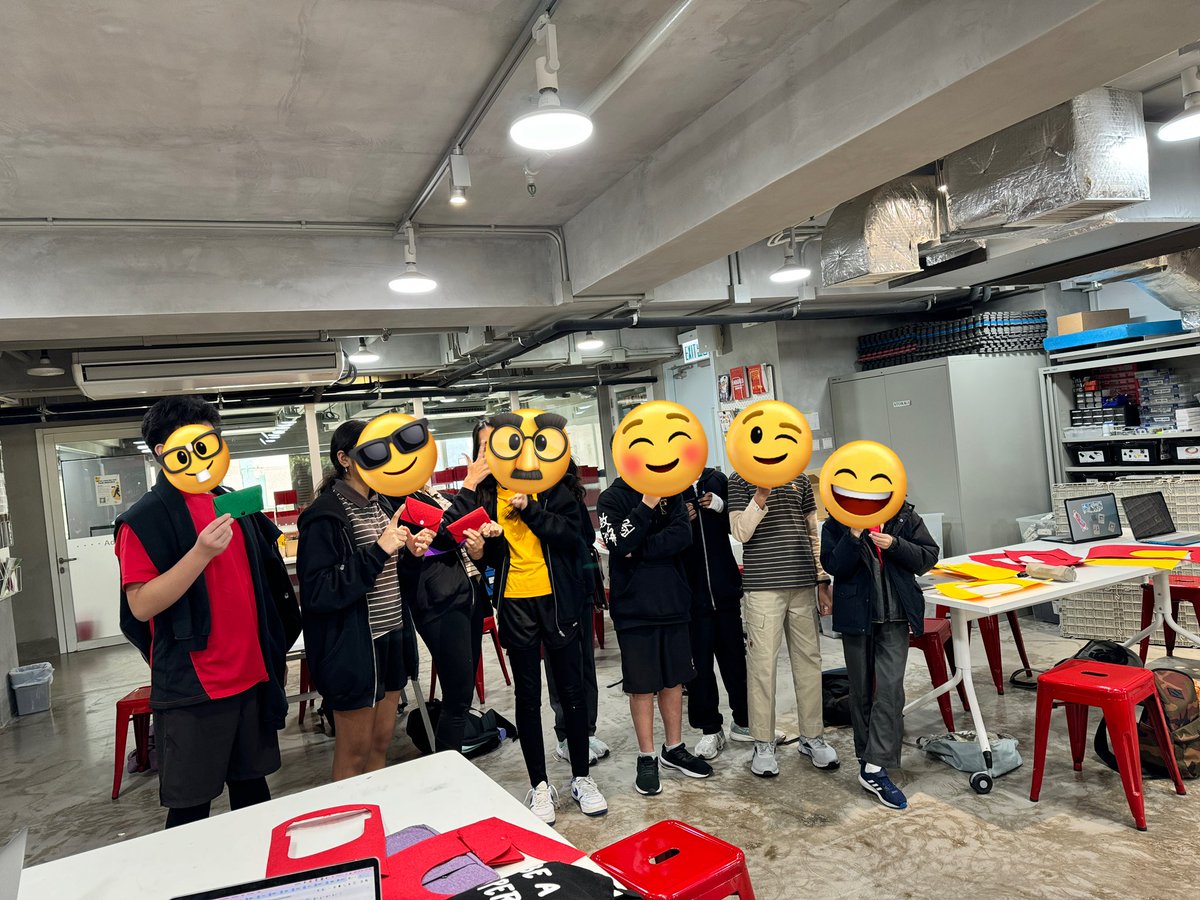 CoraEdTech's tweet image. Had a blast leading a sustainable red envelope project in #Chinese classes. Students explored cultural significance while brainstorming eco-friendly fixes to the waste. Their #creativity in this #makered activity was off the charts! #edtech #SustainableCulture #Innovation