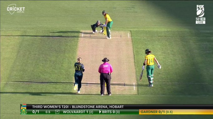 Gardner and Harris combine for the early breakthrough 🔥 📹 Credits: Twitter/cricketcomau
