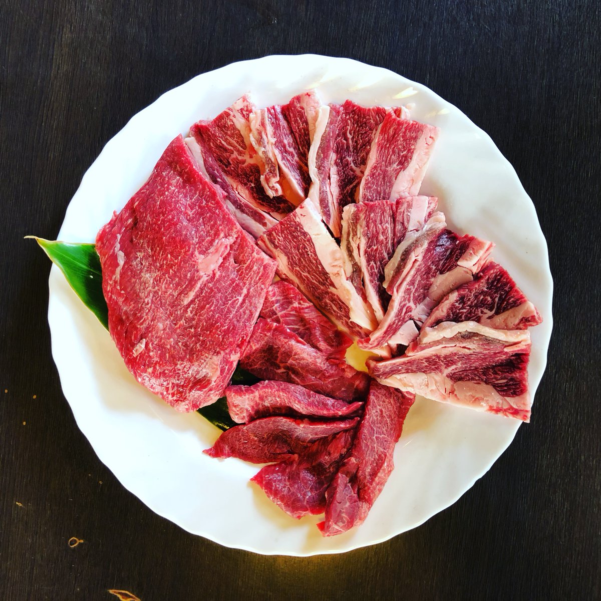 Yakiniku_Kinjo's tweet photo. 全国お肉好きのみなさま、昨日29日はニクの日ですが、お肉好きにはそんなの関係ねぇですので、本日30日もおいしいお肉食べましょう‼️#お肉 #焼肉 #ステーキ #しゃぶしゃぶ #ハンバーグ https://t.co/DOARh4NV25