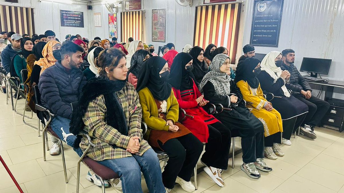 noorirahat2's tweet photo. “Today, we are celebrating the strength, determination, and resilience of women everywhere.” Dagger gunners awarding the certification to women in the field of Horticulture.  
#WomenEmpowerment 
#horticulture 
@RisingKashmir  
@TIAHnews 
@MissHorticultu1  
@Maxwel_Kiptanui https://t.co/Yk4MfUbbLi
