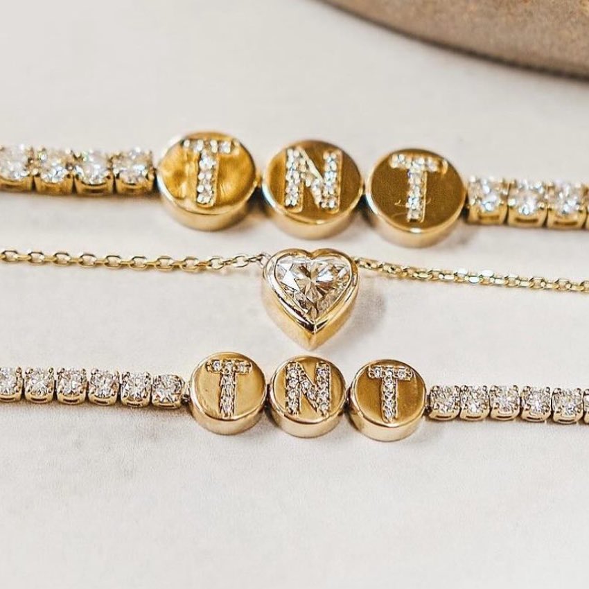 🚨Travis Kelce thought of and ordered the custom matching “Taylor &amp; Travis (TNT)” bracelets for him and Taylor Swift that she wore at yesterday’s Chiefs game!