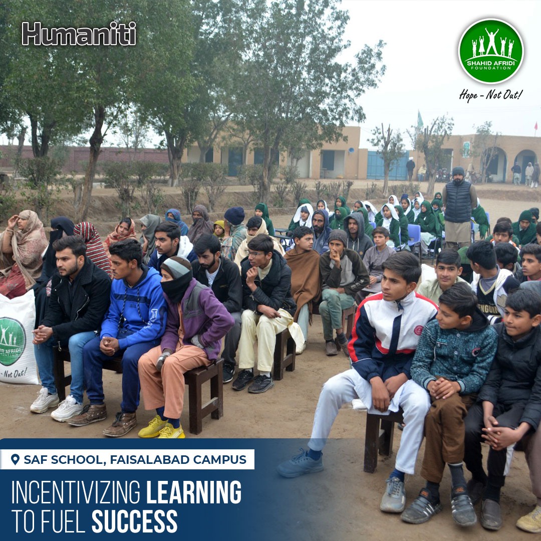 SAFoundationN's tweet photo. Committed to prospecting a stable future for our #SAFstudents! Under the Incentive for Education program, flour was distributed to 175 students of #SAFschool Faisalabad campus in collaboration with @wearehumaniti. The goal of this year long program is to provide #foodsecurity to the families of the students so they can focus on their education with ease. #HopeNotOut