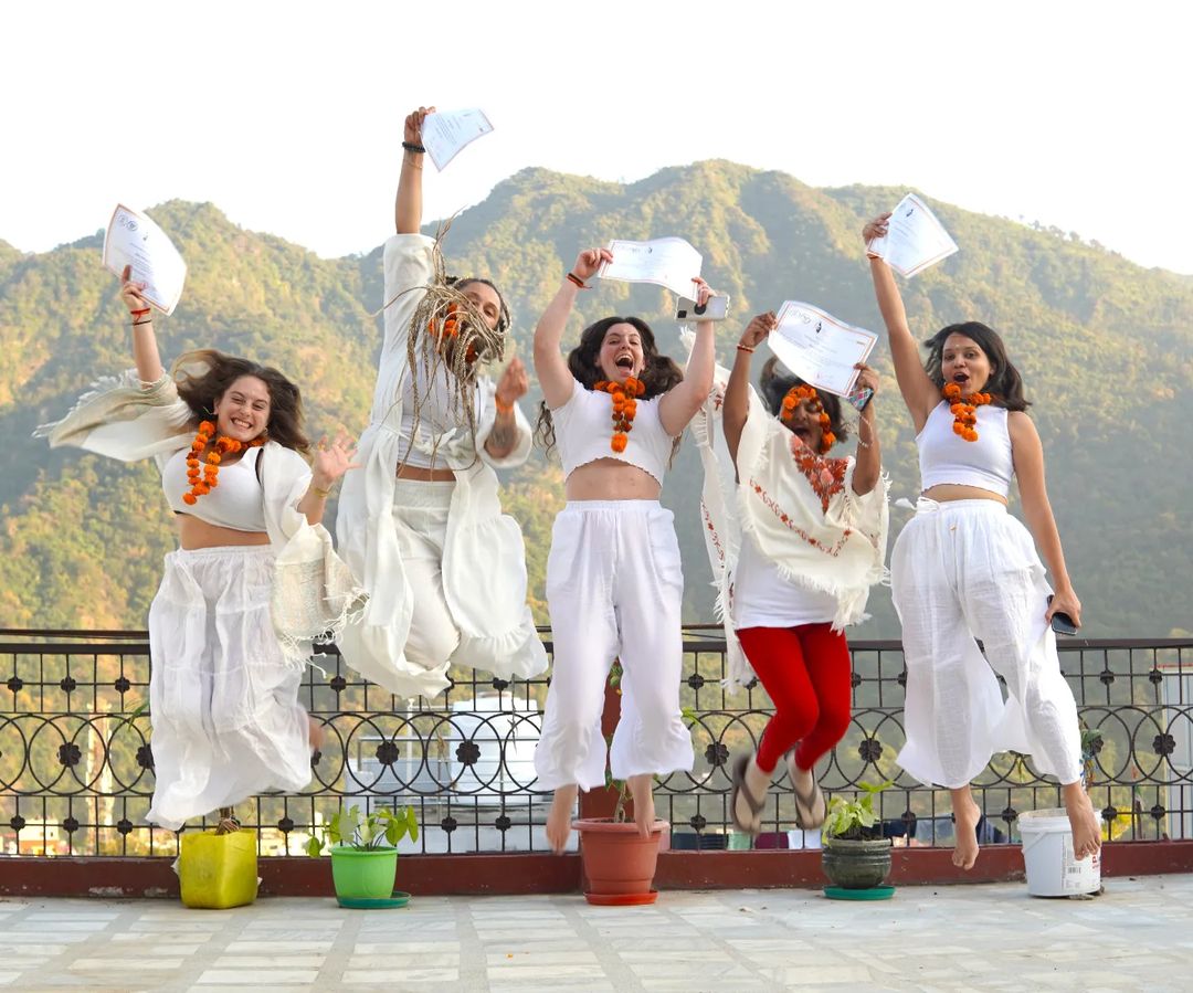 hareramayoga's tweet photo. Happy Graduated Students of the 200-hour #yoga teacher training program in #rishikesh  Apply for our upcoming program here : https://t.co/BF4FnpV6nh https://t.co/cnX3O0ZCoS