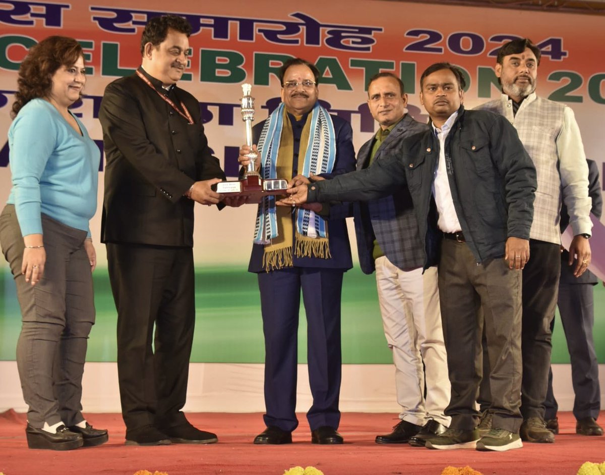 ShishirGoUP's tweet image. गर्व का क्षण क्योंकि यूपी लगातार पाँचवे साल अवार्ड से सम्मानित । 
2020 द्वितीय 
2021 प्रथम 
2022 प्रथम 
2023 तृतीय एवं द्वितीय &quot;people&apos;s choice &quot;श्रेणी ।
2024 द्वितीय  &quot;people&apos;s choice &quot; श्रेणी ।
@upgovt 
@infoup