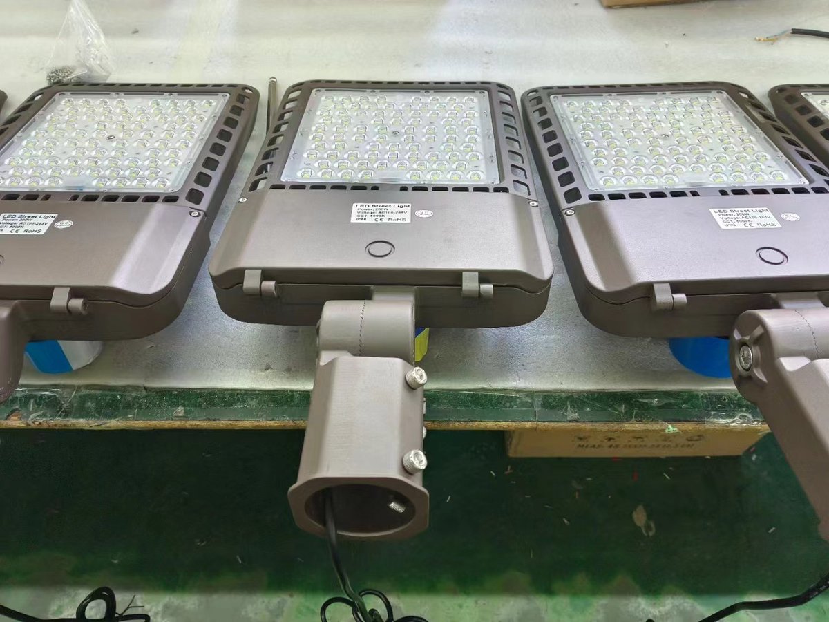 300W Led street light with photocell.

#ledstreetlight
#ledroadlamps
#highluxledlighting
#highluxlighting
#highluxledstreetlight
#ledstreetlightwithphotocell
#highluxled