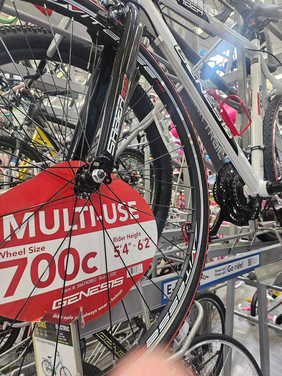 Farthandle's tweet photo. @GenesisBikesUK are you aware that Walmart sell Genesis bikes? This is a picture of their Saber, I assume this is not related to your brand? (Note the nuts on the axle) https://t.co/rnw8u9dwXs