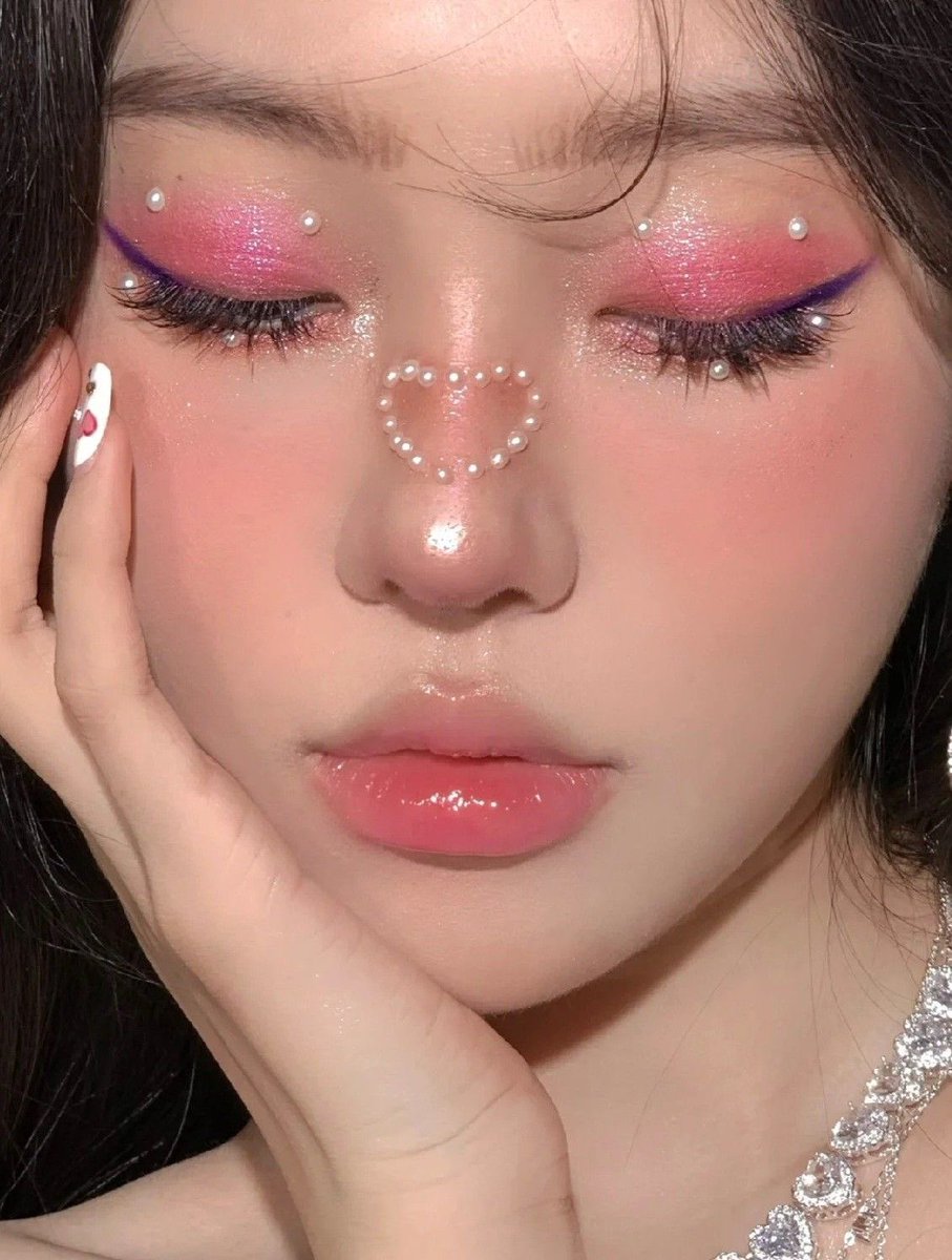 wonyluvdive's tweet photo. hi i’m buying face sticker for concert hehe ! anyone want to look extra and cute during concert but malas nak check out sebab small order and need to pay for shipping can hmu. i’ll pass the sticker to u before the concert ! #IVEinKL https://t.co/YJU1FqADKU