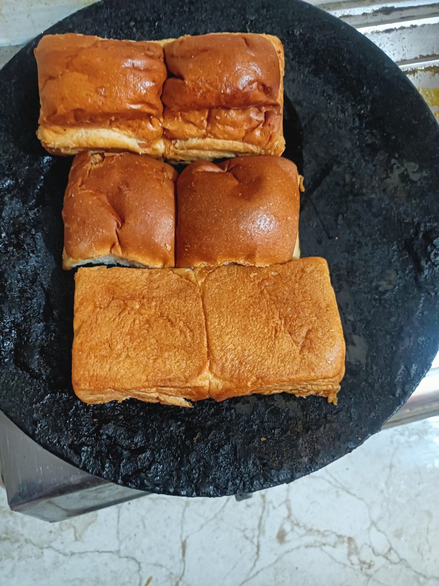 Yourtoxicguy's tweet photo. Dear @Swiggy I ordered pav bhaji from gopal56 and my food is stone cold and this is not the first time I get cold food from swiggy but I didn't complain as my parents were happy and I actually need to reheat food I want reason why I only get cold food https://t.co/MamC6xRiSP