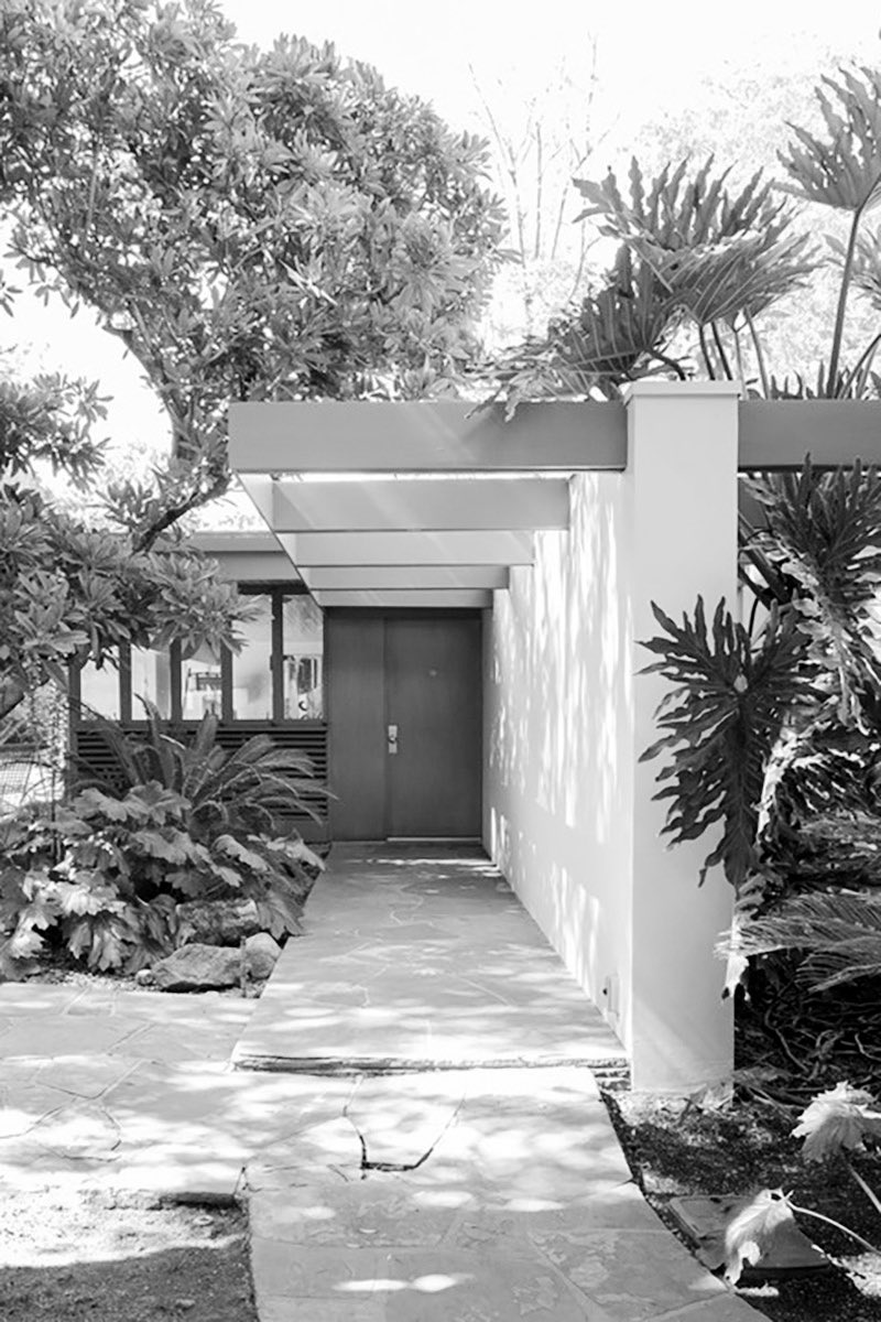TRES60Blog's tweet image. Casa Wilkins, situada en un barrio residencial del sur de Pasadena, Los Ángeles (California). Proyectada y construida en 1949 bajo el programa Case Study House por Richard Neutra.

Fotos de Alex Zarour.

#WilkinsHouse #CaseStudyHouse #RichardNeutra #midcenturyhomes