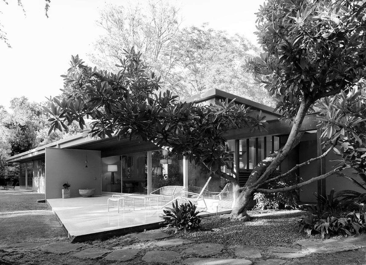 TRES60Blog's tweet image. Casa Wilkins, situada en un barrio residencial del sur de Pasadena, Los Ángeles (California). Proyectada y construida en 1949 bajo el programa Case Study House por Richard Neutra.

Fotos de Alex Zarour.

#WilkinsHouse #CaseStudyHouse #RichardNeutra #midcenturyhomes