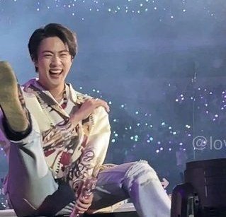 seokjin_updates's tweet photo. Seokjin is the happiest when he's on stage https://t.co/9yOBYLPKek