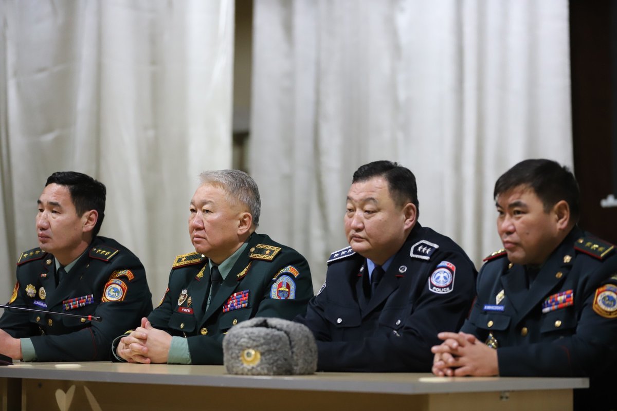 internal_troops's tweet photo. Цагдаагийн ерөнхий газрын дарга, дотоодын цэргийн командлагчийн 2024 оны Б/93 дугаар тушаалаар цагдаагийн хурандаа Д.Манлайбаатарыг Дотоодын цэргийн 05 дугаар ангийн захирагчаар томилсонтой холбогдуулан  ажлыг хүлээлцүүлэх, байлдааны туг хүлээлгэн өгөх ажлыг  зохион байгууллаа. https://t.co/WrRRrAEzQX