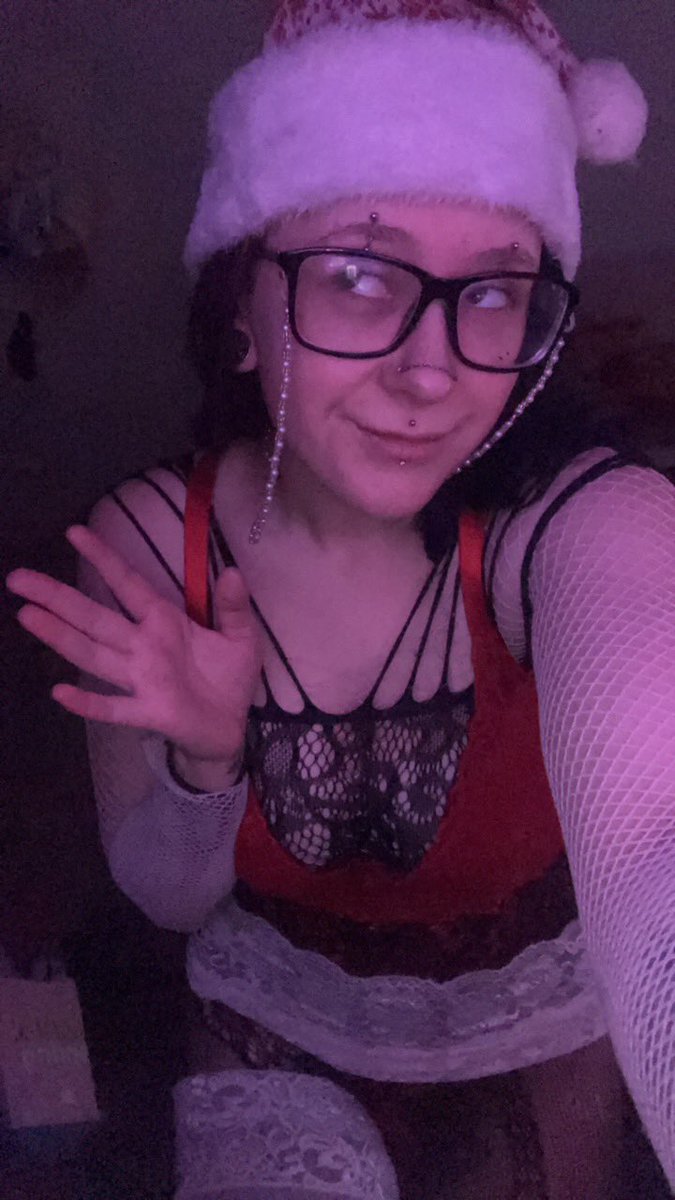 Strange___Magic's tweet photo. https://t.co/8CZy1GhRRk
Hi I’m Beth 
I’m 25 
I like to be be called Mommy or Mamma
I’m pansexual 
I’m single 
I’m a milf and I’m a little thiccc 
I’m into knife play, spit, Cnc, clown porn, and so much more https://t.co/qGjudO65HQ