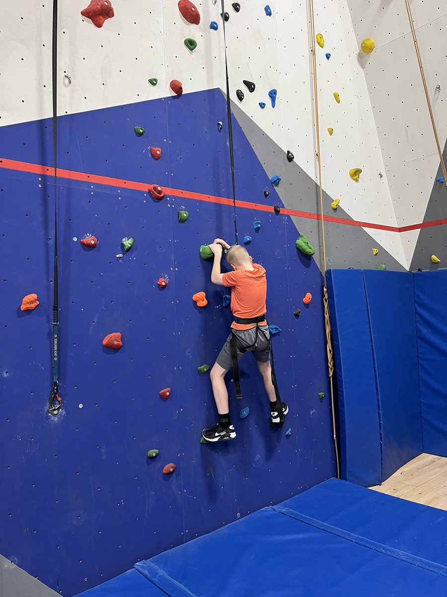 MrTrainer_'s tweet photo. @LarbertHigh PE Experience 🧗🏼

A great way to bring our three-week learning event to a close last night with Primary 7 pupils from across the cluster. A big thanks to @MrNicolPE and @MrGrimmerPE for supporting the session!

@LHS_HWB @Larbert_Sport https://t.co/JzDecbDroh