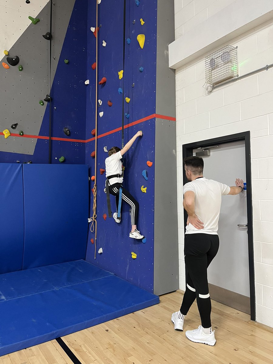 MrTrainer_'s tweet photo. @LarbertHigh PE Experience 🧗🏼

A great way to bring our three-week learning event to a close last night with Primary 7 pupils from across the cluster. A big thanks to @MrNicolPE and @MrGrimmerPE for supporting the session!

@LHS_HWB @Larbert_Sport https://t.co/JzDecbDroh