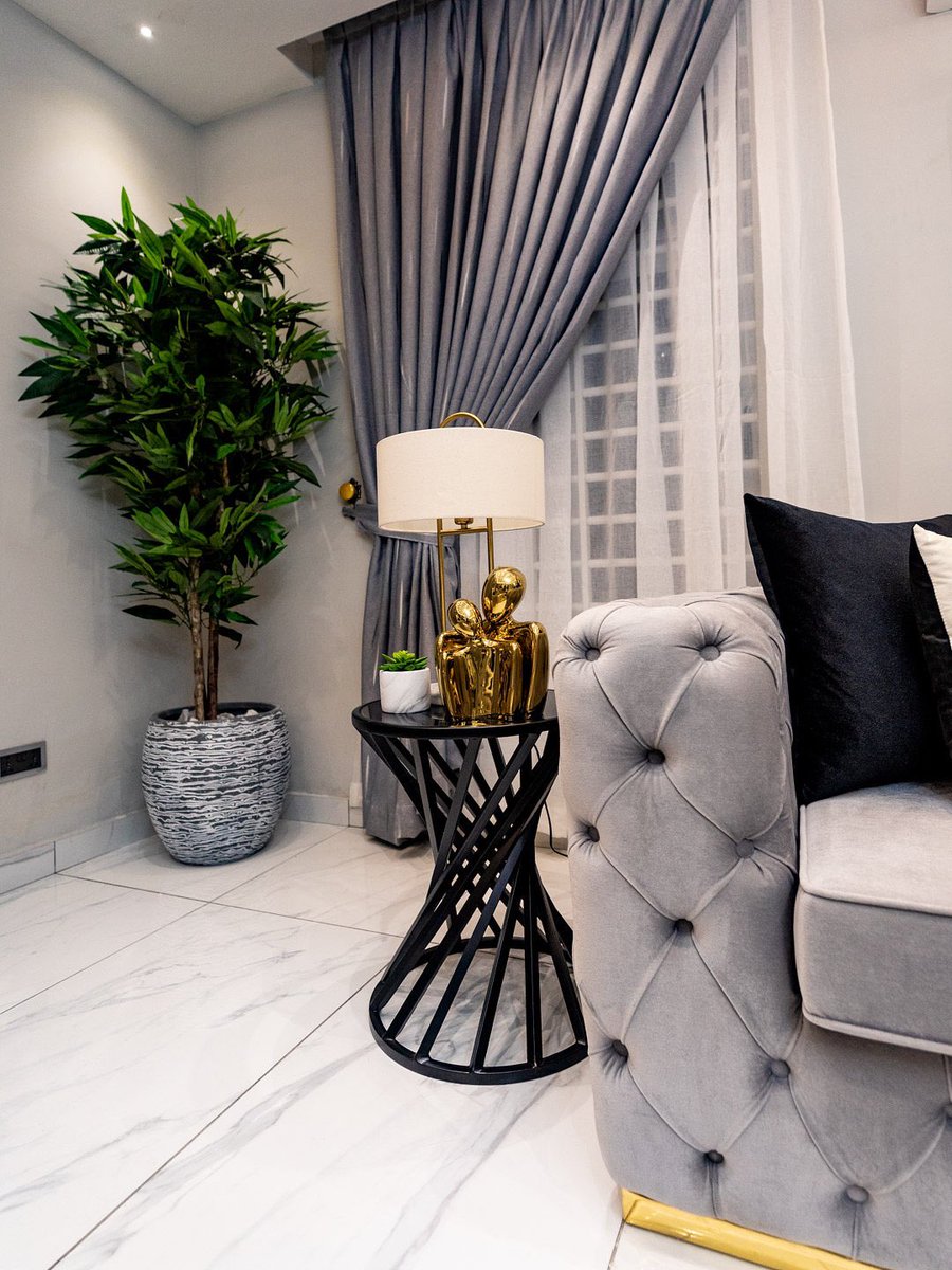 yakdecor's tweet photo. D O N S L Y center set ( available for purchase) 
Are you looking for a company to furnish your property for you ? 
For booking : 
WhatsApp or call +233 54 883 7478 https://t.co/is4C3ck0ss