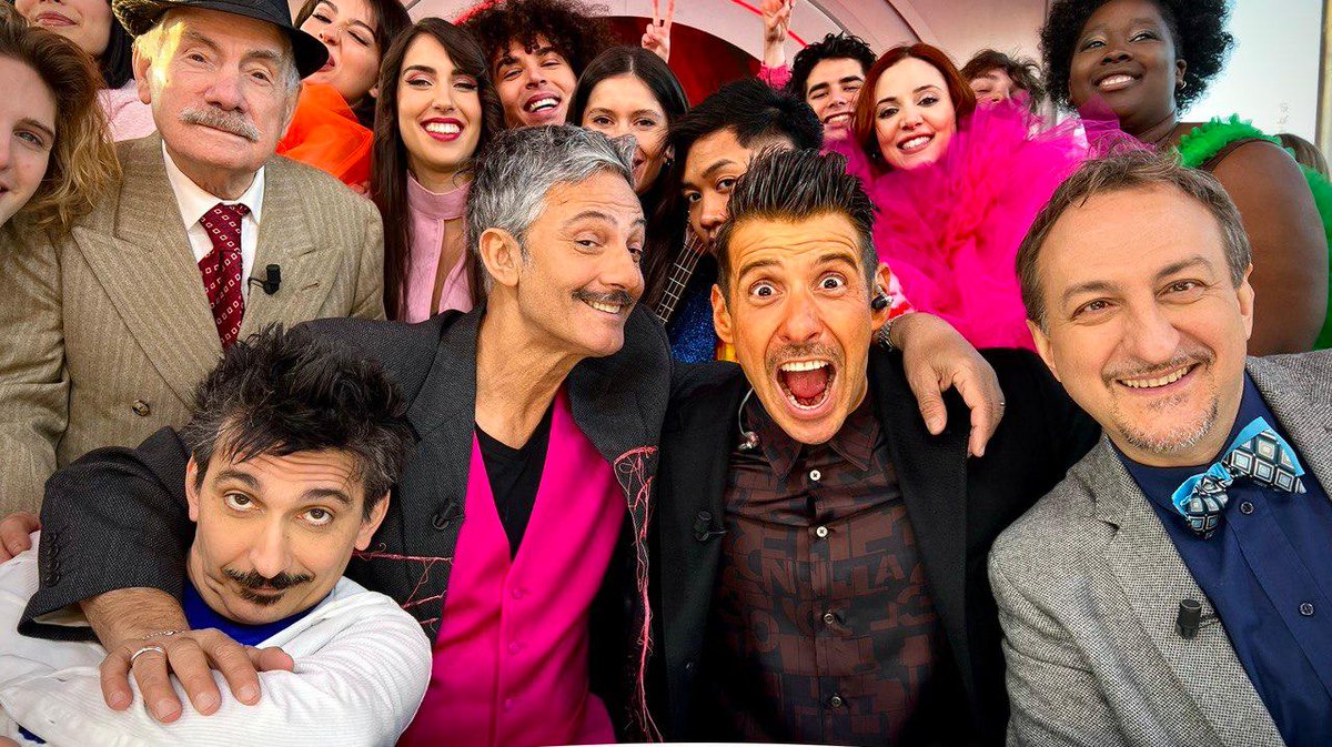 banijaystudios's tweet photo. 😍@frankgabbani ospite a @ViVaRai2Off con “Spazio Tempo” per riportarci alla follia di #UnProfessore❤️‍🔥

#Fiorello: “Ricordiamo che questa canzone è la colonna sonora di una serie di grandissimo successo: ‘O Professor” 

#UnProfessore2 #WeAreBanijay #BanijayStudiosItaly https://t.co/ymGLGKHxCF