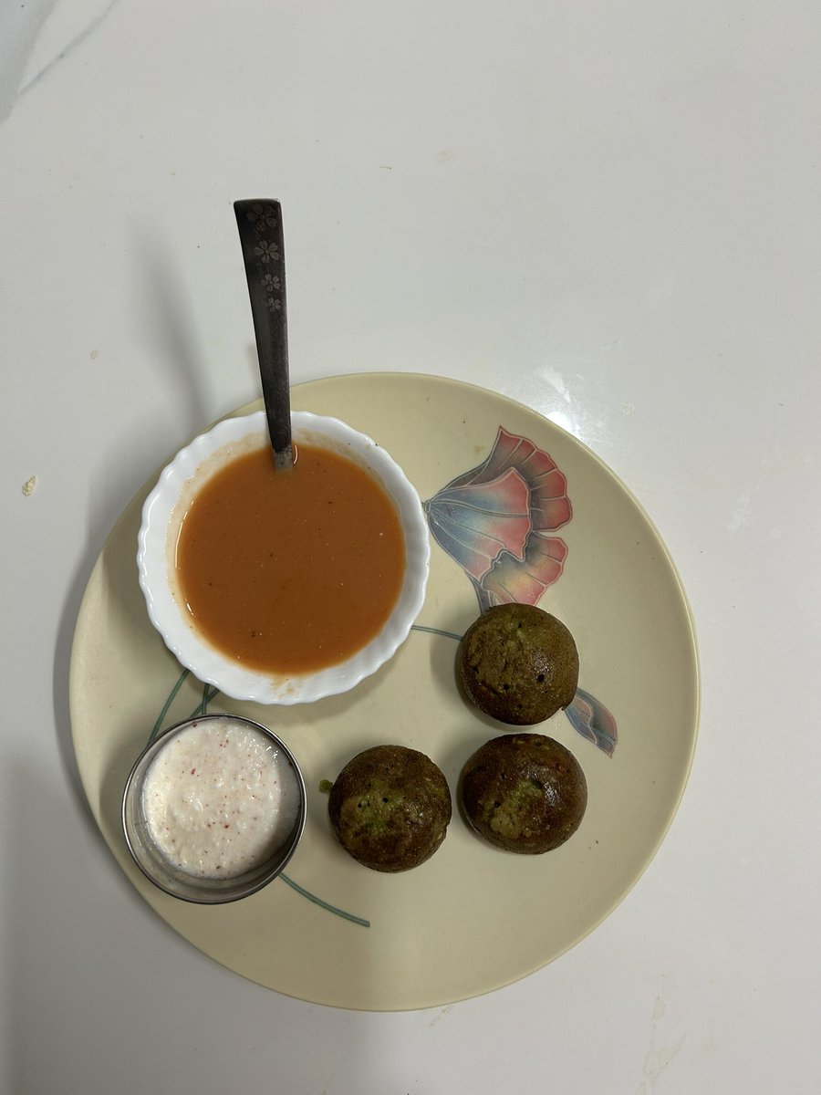 SeemaSh46712468's tweet image. It’s #Breakfast time ,Enjoy Spinach #appam with vegetable tomato #soup.Have Plesant day ahead 💐💐❤️😋😎
#Foodies  
#mood
#MorningSeex