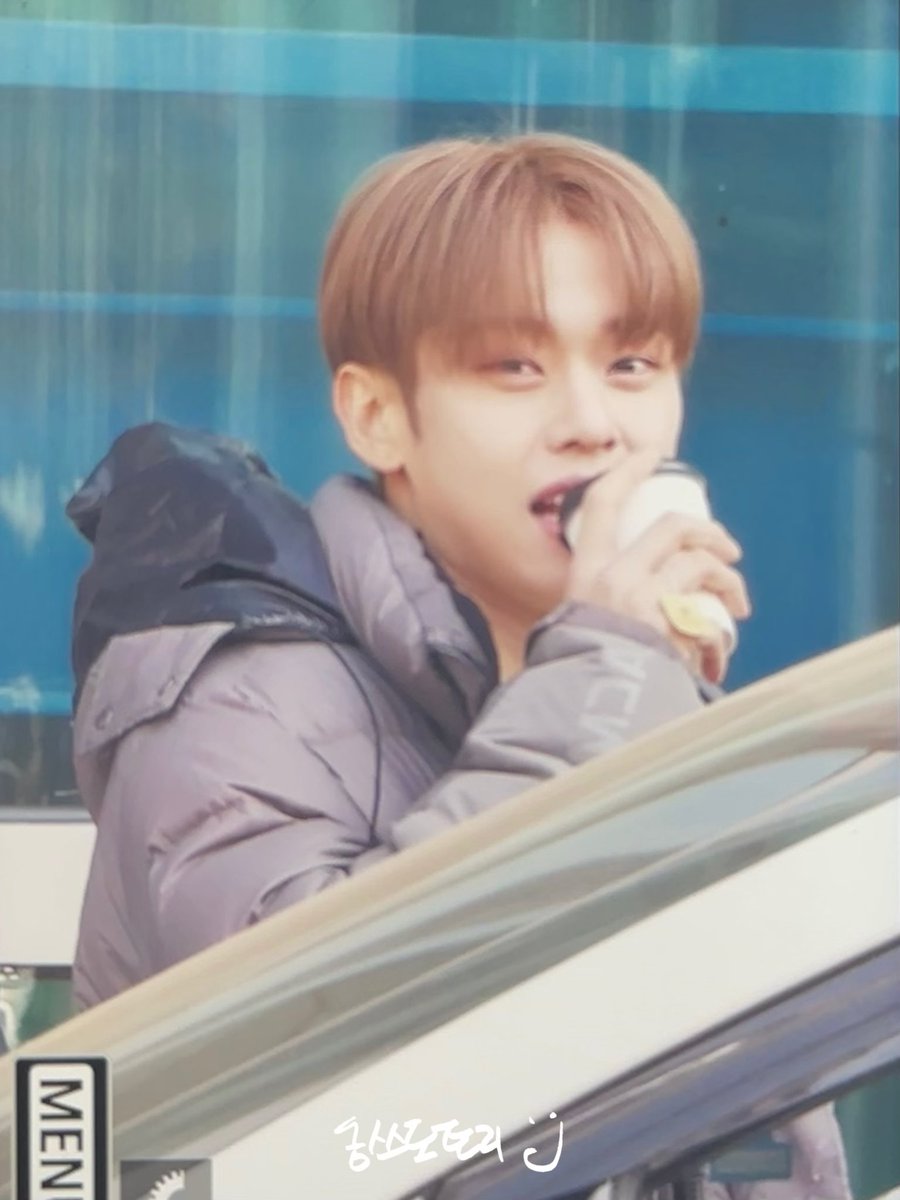 dotori_0917's tweet photo. 240130 최화정의 파워타임 출근 PREVIEW

토깽이🐰

#AB6IX #에이비식스 
#김동현 #KIMDONGHYUN https://t.co/B1DJN3PvGF