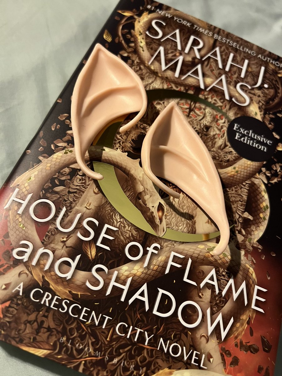 Ran a midnight release event for the new Sarah J Maas book House of Flame and Shadow at <a href="/wstrafford/">Waterstones Trafford Centre</a> tonight 🔥

You know it’s been a long day at work when it’s 4am and you’re leaving your Fae ears on the bedside table 😂✌🏼

Life of a bookseller! 

<a href="/BloomsburyBooks/">Bloomsbury Books UK</a> #HOFAS