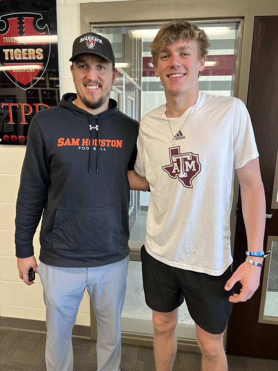 Thank you so much for coming by Dripping Springs today. @CoachMerkens @CoachCorn_SHSU @CoachGZimmerman @A_Pena4 #RecruitDrip