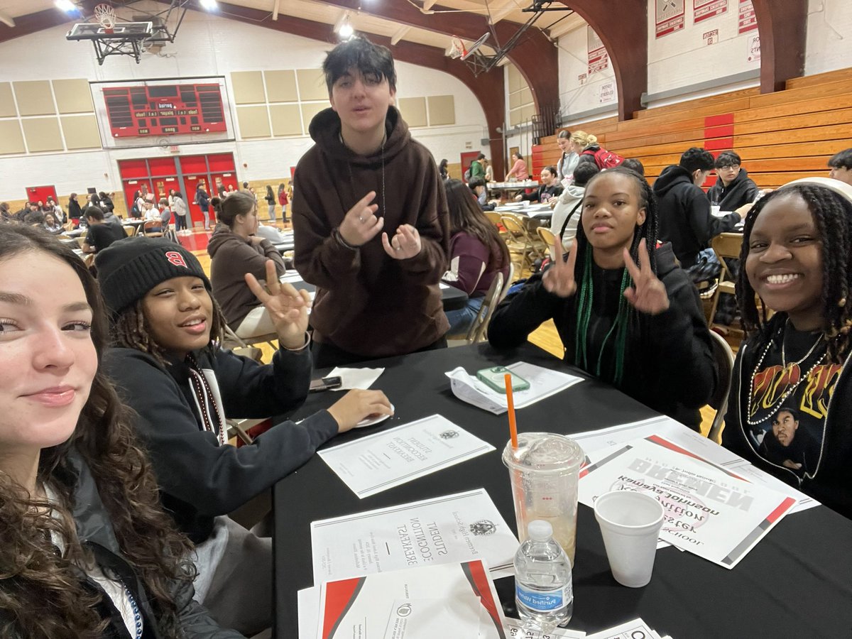 BravesHoopsBHS's tweet photo. L to Hillcrest 55-49 tonight but lots of positives-very balanced scoring (and fouling 🫣) game from our whole team. 1 for 3, 2 for 5 mentality continues, though. Game at Tinley tomorrow night where we get a chance to play another tough conference team. #itsagreatdaytobeabrave https://t.co/lI5Fbrdgby