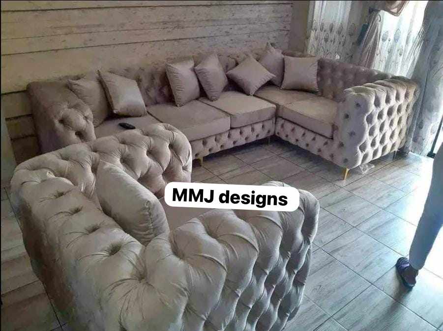MmusiManonyane's tweet image. MMJ Designs manufacture exclusive designs of furniture at affordable prices.

WhatsApp: 072 410 5082  for more designs,orders and laybye.

they deliver in less than a week
Check their Facebook page here👇👇
facebook.com/20912479878297…

INSTAGRAM 👇👇
instagram.com/p/CKW9jbIDqaM/…