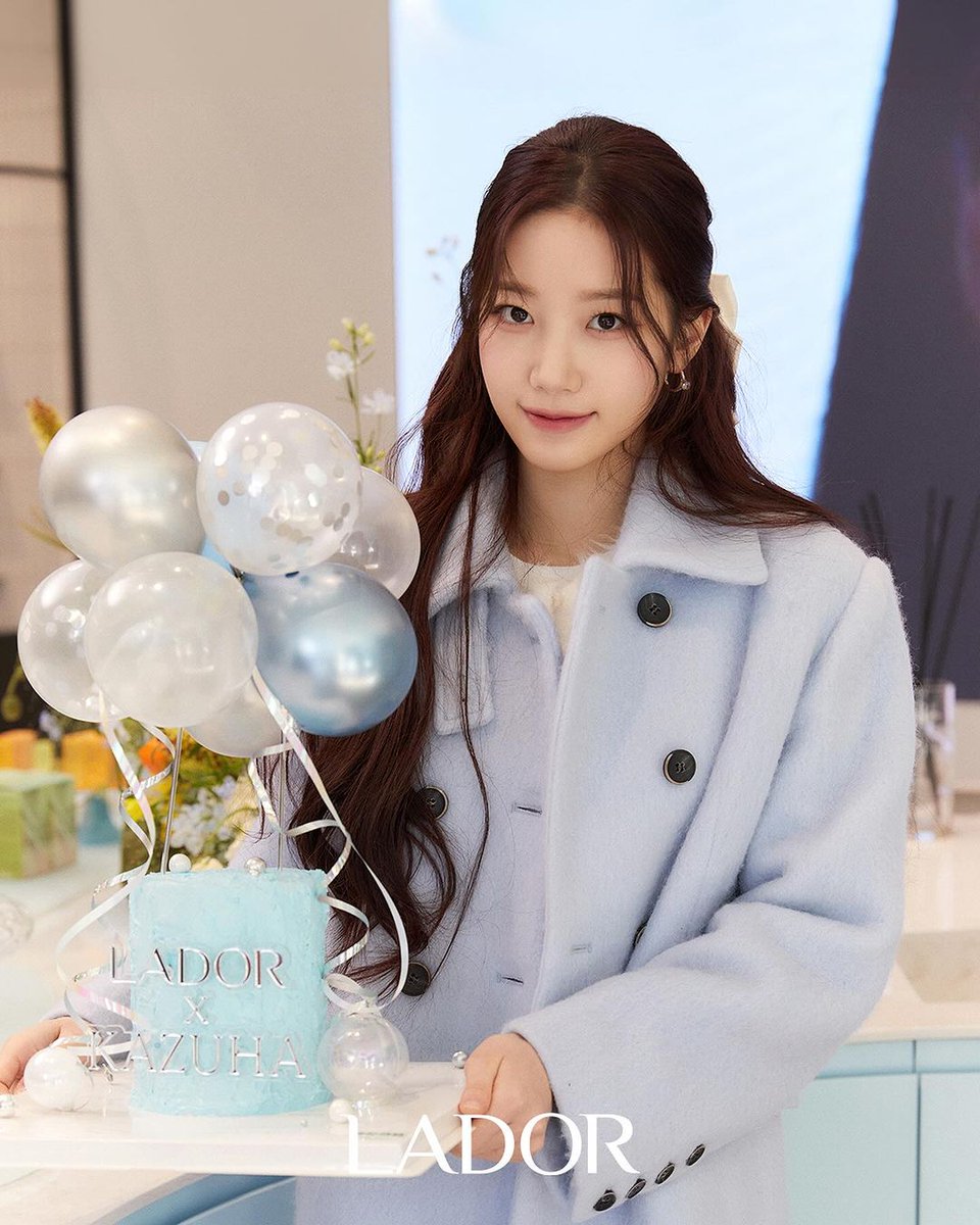 lssfm_news's tweet photo. LADOR SEONGSU OPEN🚪✨

LADOR's first flagship store has opened in Seongsu, Korea!

Please come and visit our special showroom where brand muse KAZUHA also visited ☺️🩵

Period: Jan 25th - Jan 31st 
Business hours: 11:00-20:00

KAZUHA x LADOR
#KAZUHAxLADOR
#KAZUHA #카즈하 #カズハ https://t.co/tO2vjG32C7