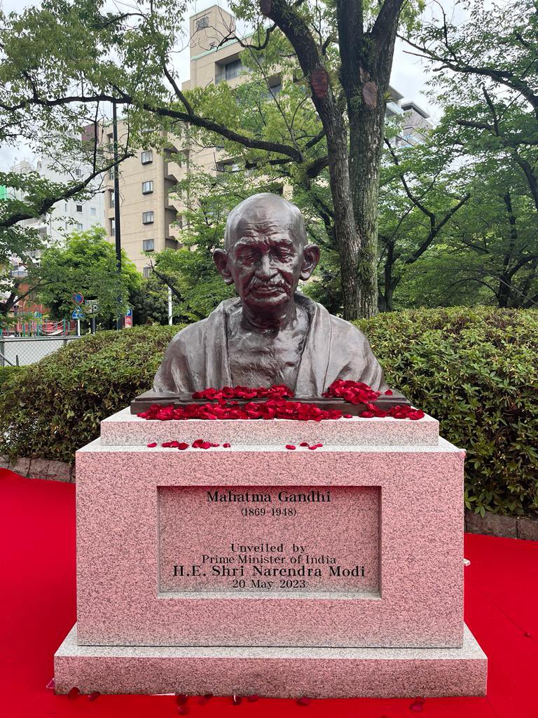 JapanAmbIndia's tweet photo. I join the people of India in paying reverential homage to the Apostle of Peace ‘Bapu' #MahatmaGandhi on his martyrdom day. https://t.co/Y0oA7nLytF