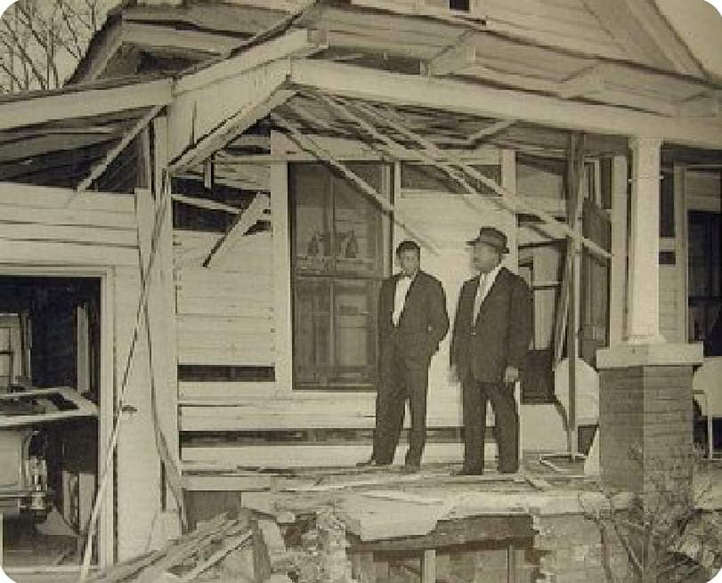 30th Jan #TheDayInHistory

#OTD in 1956, an unidentified white supremacist terrorist bombed the Montgomery home of Dr #MartinLutherKingJr. No one was harmed, but the explosion outraged the community & was a major test of King’s steadfast commitment to non-violence.

#MLKDay