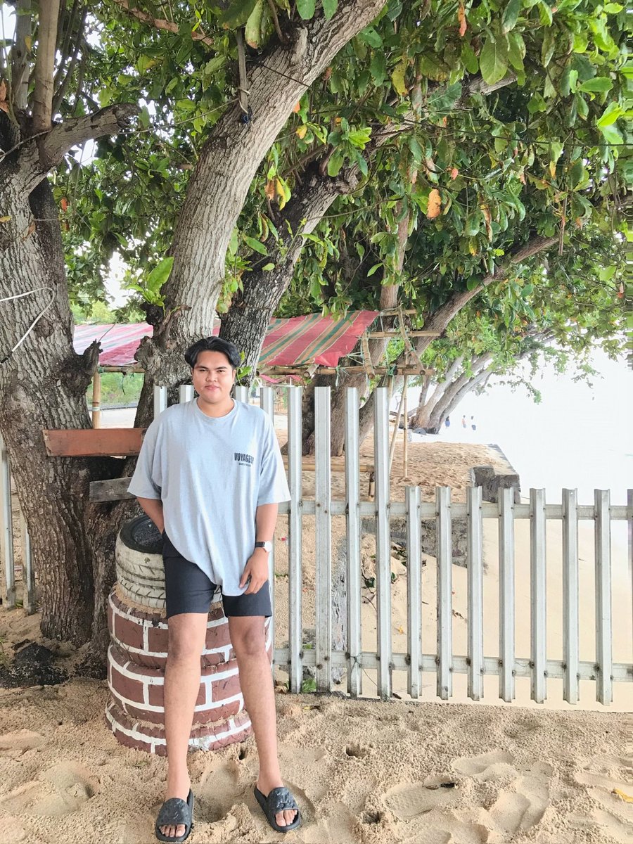 ououdy's tweet photo. Kalian Dah pernah coba nget*t di pantai belum?😂😅
#gaymakassar #gayjakarta #gaylokal https://t.co/o6grAzk7KL