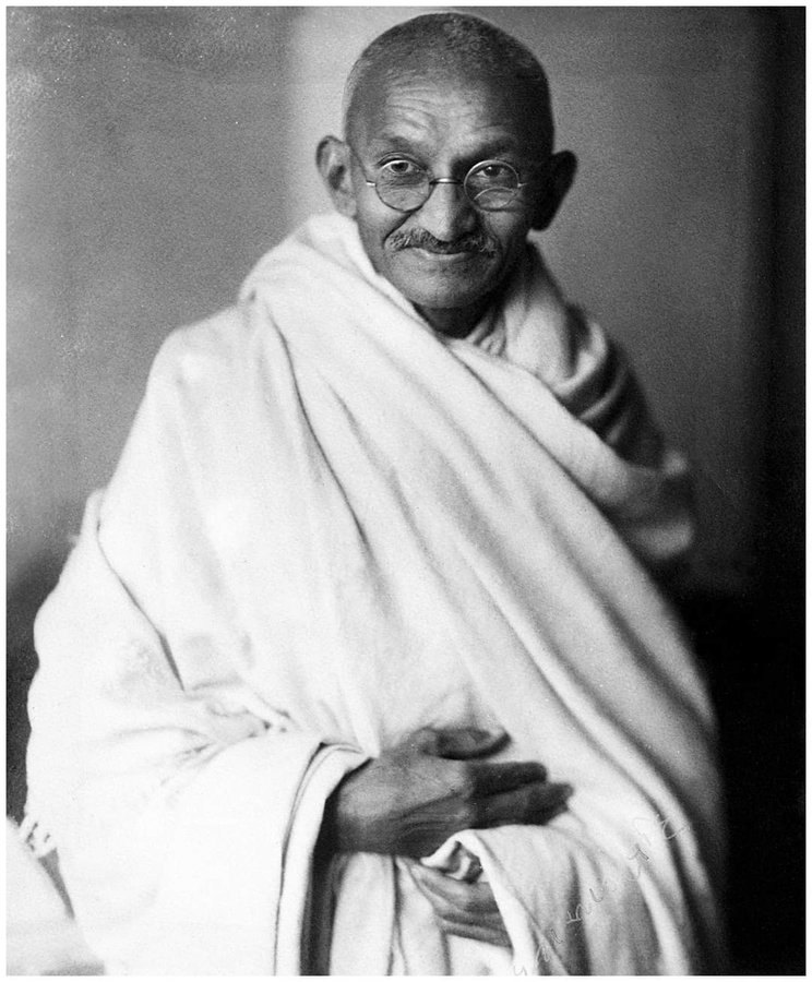 pmaioffice's tweet photo. On Martyrs' Day, Let's honor the guiding light of our Nation, a man with steel spirit and courage whose selfless sacrifices  inspires generations.
#MartyrsDay #GandhiJayanti https://t.co/xGRQSfIIjU