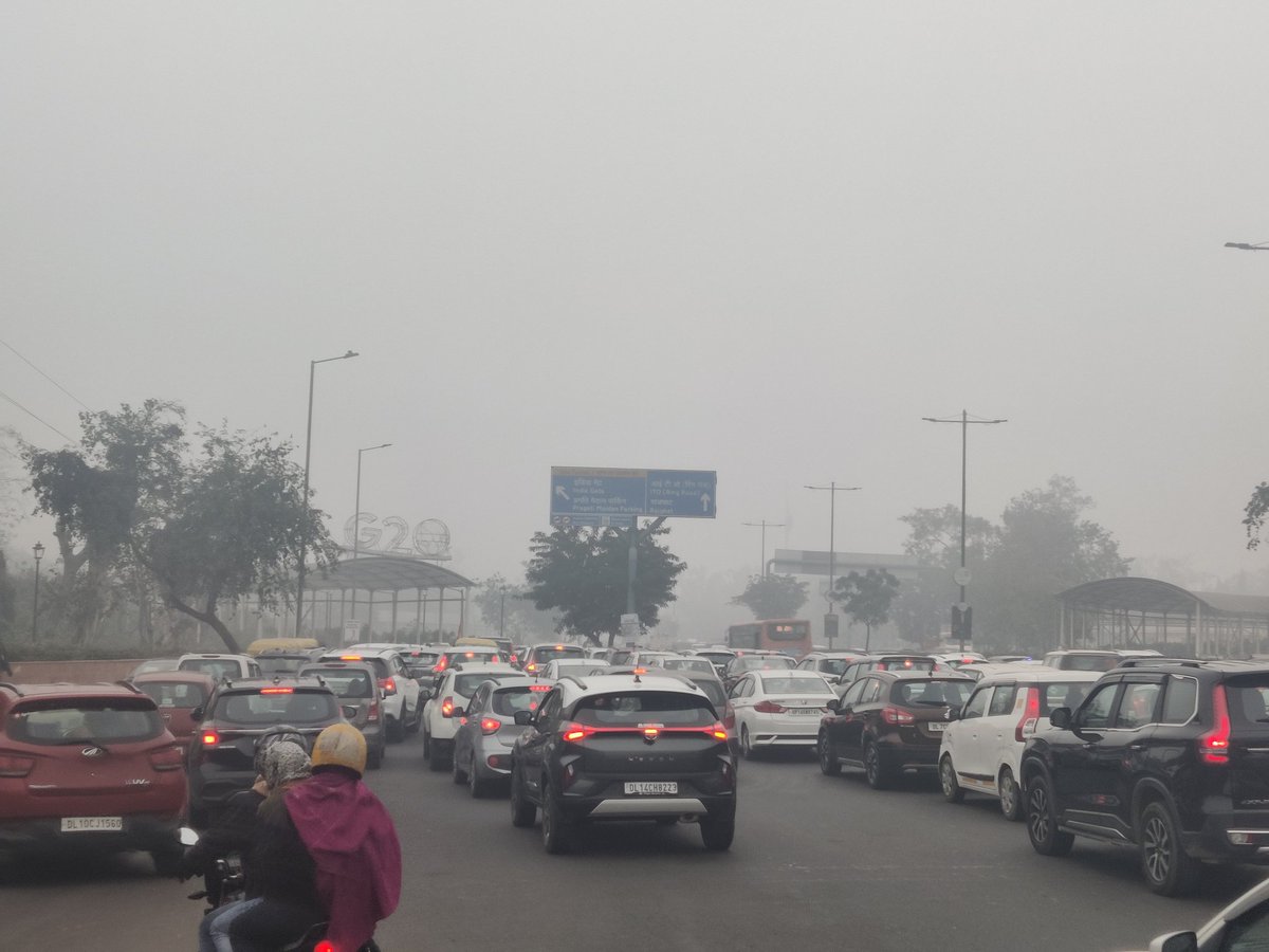 And they thought, tunnels would solve the problem 🙈. #trafficjam

#carbrained #Delhi #SustainableFuture #beonecarless #airpollution #Traffic #mentalstress #toxicair #cycletocommute #publictransport #mycitymyresponsibility