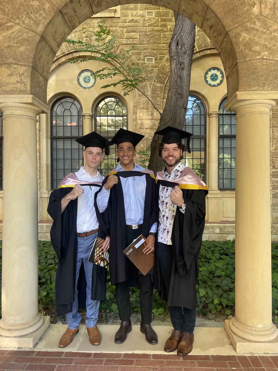 A huge congratulations to these awesome Honours students on their recent Graduation! We feel so lucky that you were part of the @telethonkidsCC in 2023. Wishing you all a fantastic future in #medicalresearch! @uwanews @UWAresearch