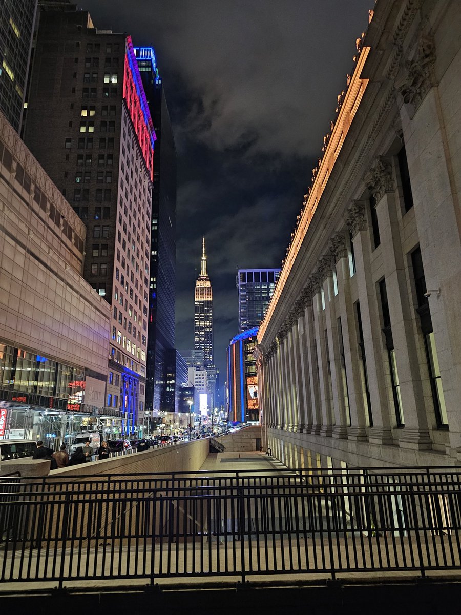 EddieGChef's tweet photo. New York City 
Jacob Javitz Center 
Guest Judge for Chef Cookoff Event at The NYC Discover Boat Show in New York ..
#boatappetit #discoverboating 
#chefeddieg #Kitchen #Culinary  #NFL #SuperBowl #foodnetwork #chefuniform @discoverboating @nfl @FoodNetwork
https://t.co/0l5mf17JM9 https://t.co/MsnG0wDmFe