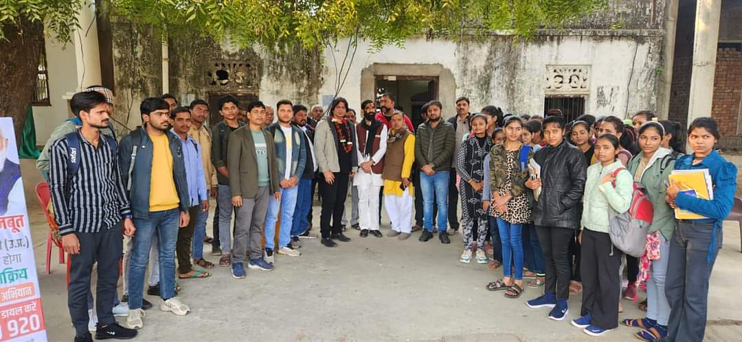 ManojSamtharBJP's tweet image. लोकसभा चुनाव को लेकर क्षेत्र में जनसम्पर्क करते हुए भाजपा सरकार की योजनाओं की जानकारी दी. समथर में नमो ऐप की जानकारी देकर उसे डाउनलोड किया गया! 

#समथर #लोकसभा_चुनाव_2024