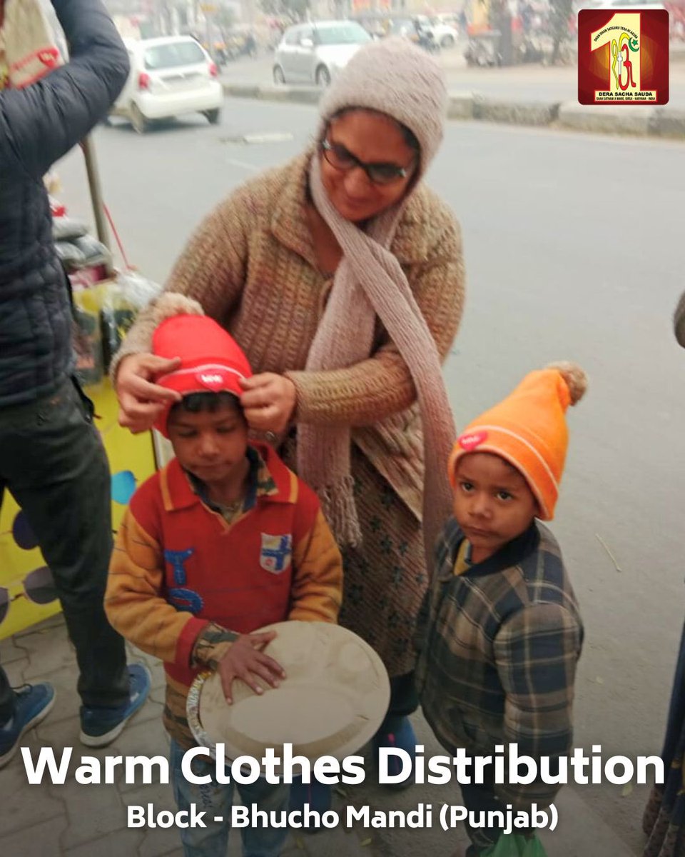 DSSNewsUpdates's tweet photo. Dera Sacha Sauda volunteers have been distributing blankets and warm woolen clothes during this special winter season. For those who lack warm clothing to shield themselves from the chilly air, these volunteers are not just providing clothes but also hopes. #WinterKindness #SpreadWarmth #DeraSachaSauda