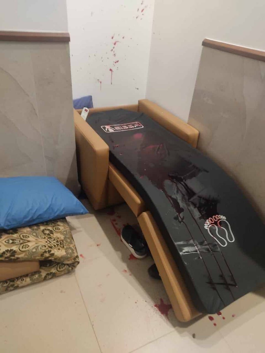 Tentara israel menyusup ke Rumah Sakit Ibnu Sina dengan pakaian sipil dan menggunakan senapan peredam dan membunuh 3 warga Palestina.