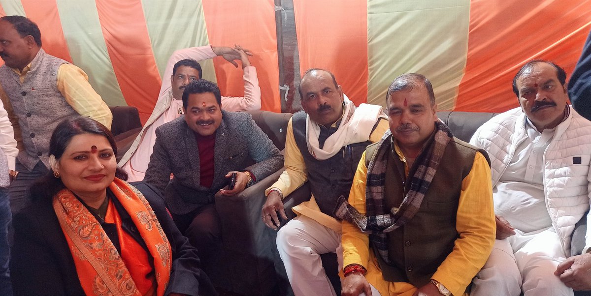 ManojSamtharBJP's tweet image. माननीय एमएसएमई राज्यमंत्री, भारत सरकार एवं सांसद श्री भानु प्रताप सिंह वर्मा जी की धर्मपत्नी स्व.राममूर्ति वर्मा जी के देहांत के पश्चात पुण्यात्मा की शांति के लिए बारहवीं संस्कार में सम्मिलित होकर श्रद्धा सुमन अर्पित किये...