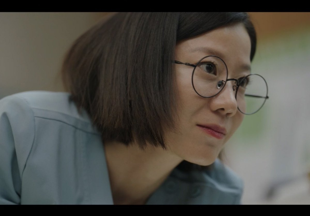 hyejinlight810's tweet photo. 울언니 보고시퍼요..~
탈색도 동글안경도 뽀글머리도 수트도 다 좋아요... https://t.co/MBcKQEksgF