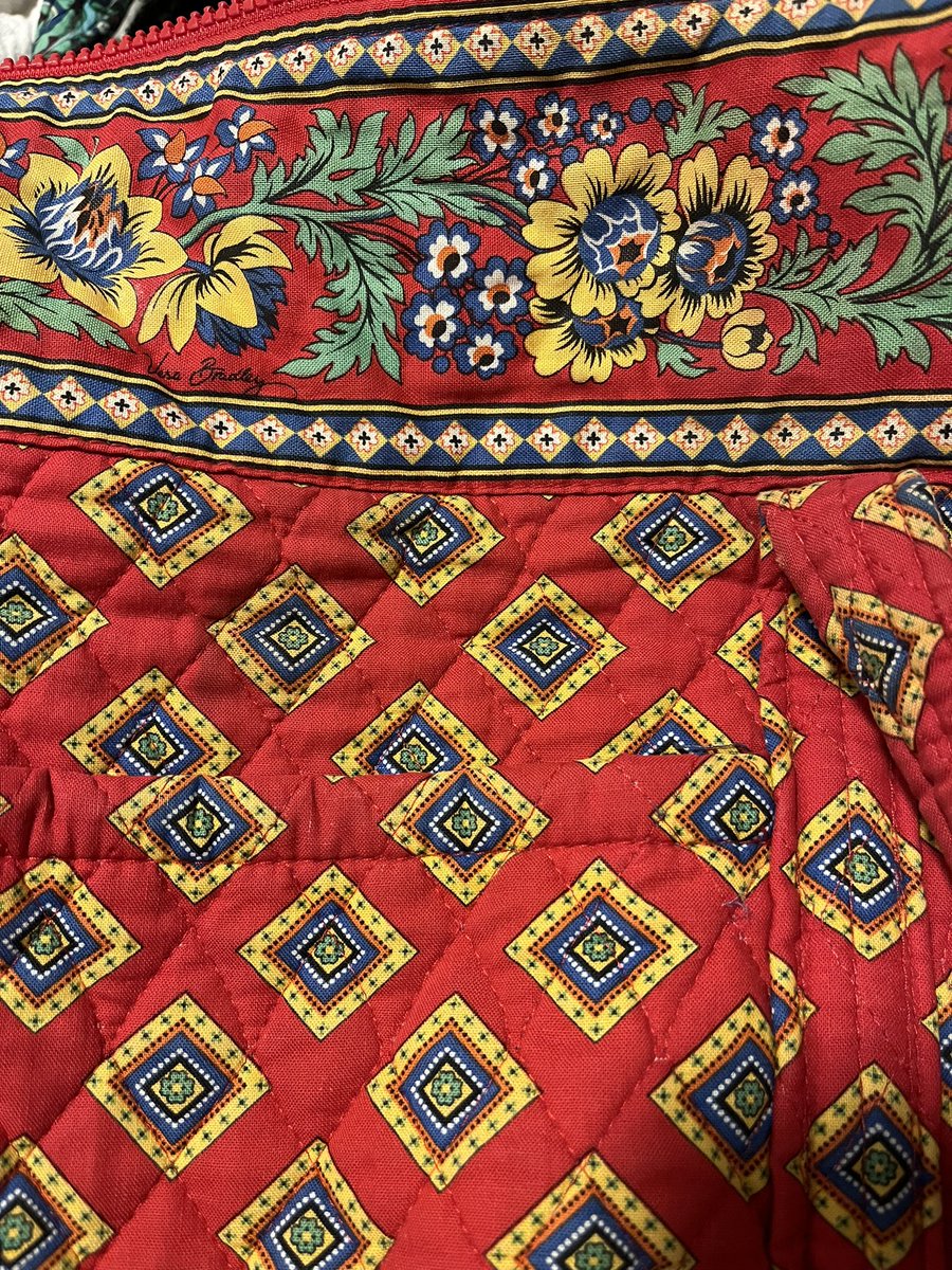 eringoodloe's tweet photo. @verabradley I’d donate one of my kidneys for you to bring this pattern back https://t.co/rlSWDQP3IL